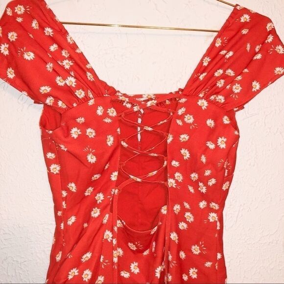 Finders Keepers Mae Mini Dress in Red Daisy - Picture 11 of 16